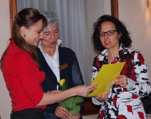 Preisverleihung Die Preisträgerin Catharina C. Bott, Präsidentin Hildegard Kusicka und Prof. Dr. Bärbel Renner (v. l. n. r.)